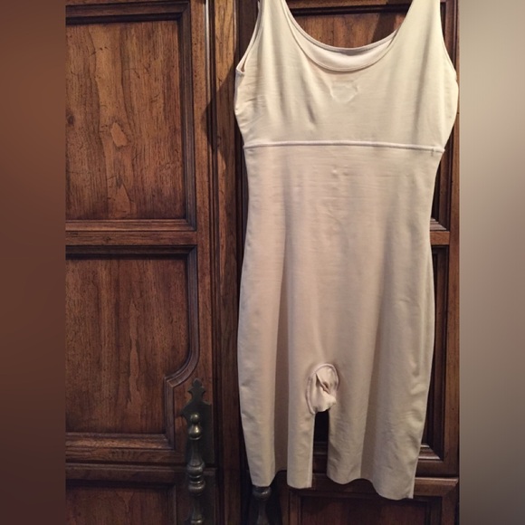 Spanx Large 12/14 shape wear bodysuit seamless sculpting undergarment beige - Picture 3 of 3